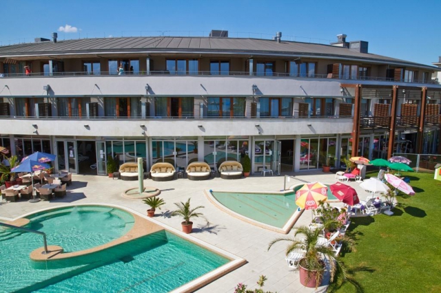 Elegantní Hotel Silverine Lake Resort****Superior se nachází přímo na břehu jezera Balaton v nádherném městě Balatonfüred. 